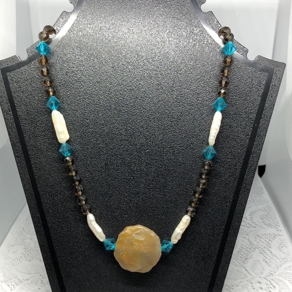 Crystal baroque pearls beads statement pendant necklace